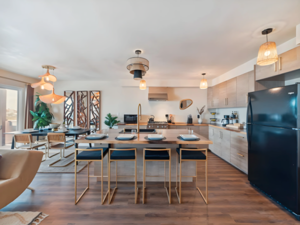 Luxury Coastal Retreat in La Jolla - Designer Furnishing & Private